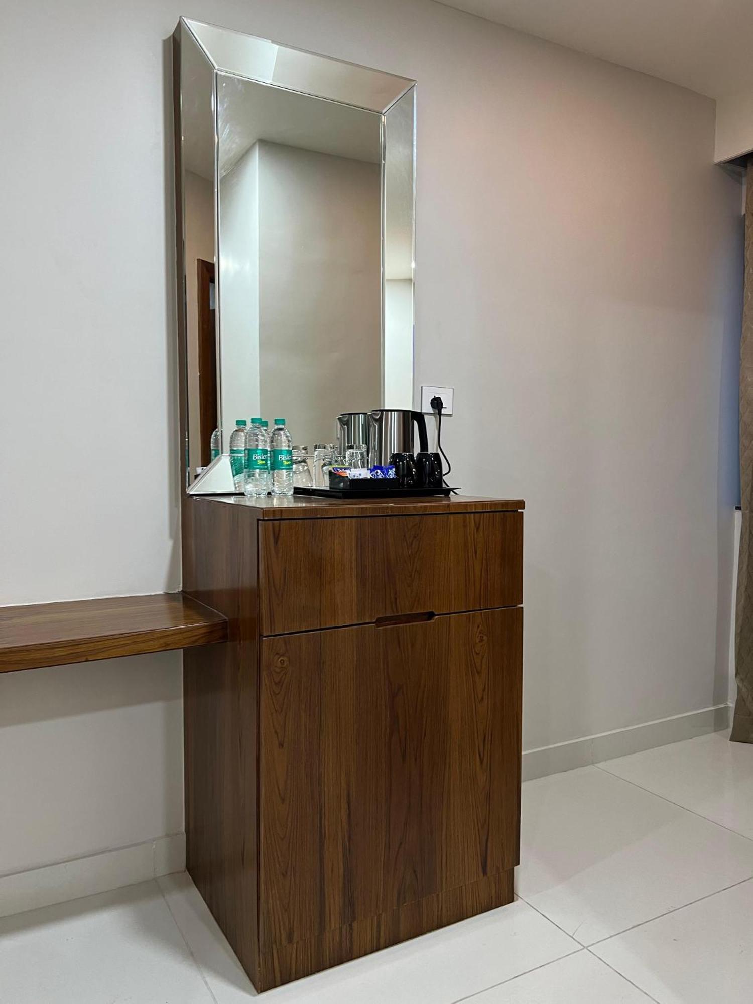 Hotel Pasupala Inn อนันตาปูร์ ภายนอก รูปภาพ
