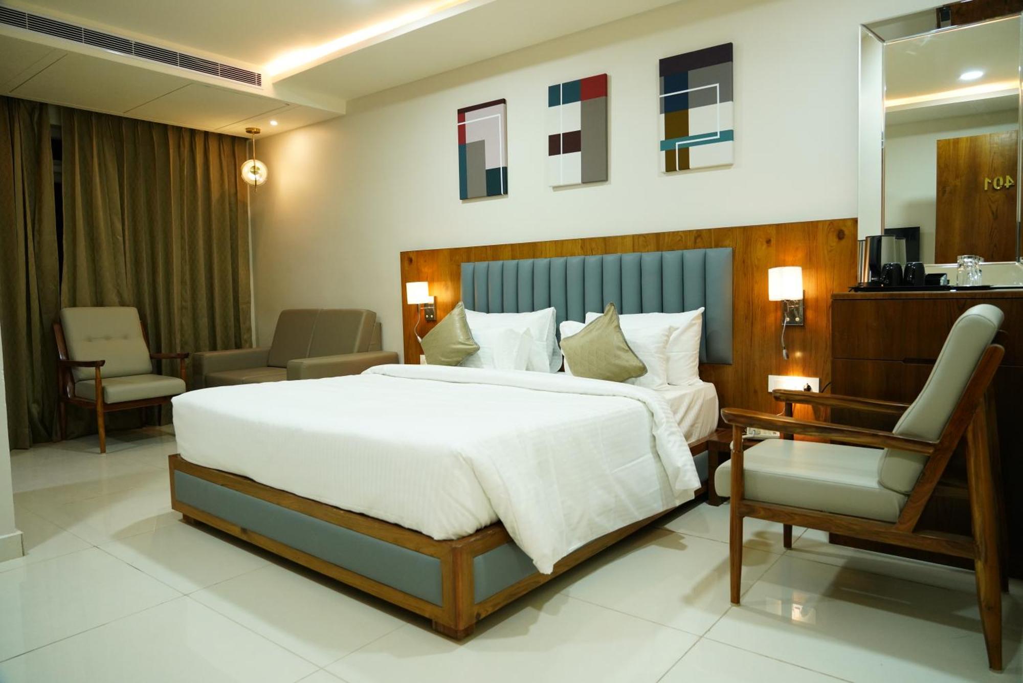 Hotel Pasupala Inn อนันตาปูร์ ภายนอก รูปภาพ
