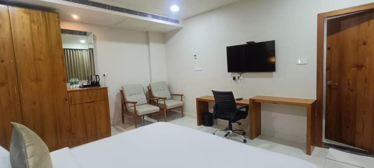 Hotel Pasupala Inn อนันตาปูร์ ภายนอก รูปภาพ