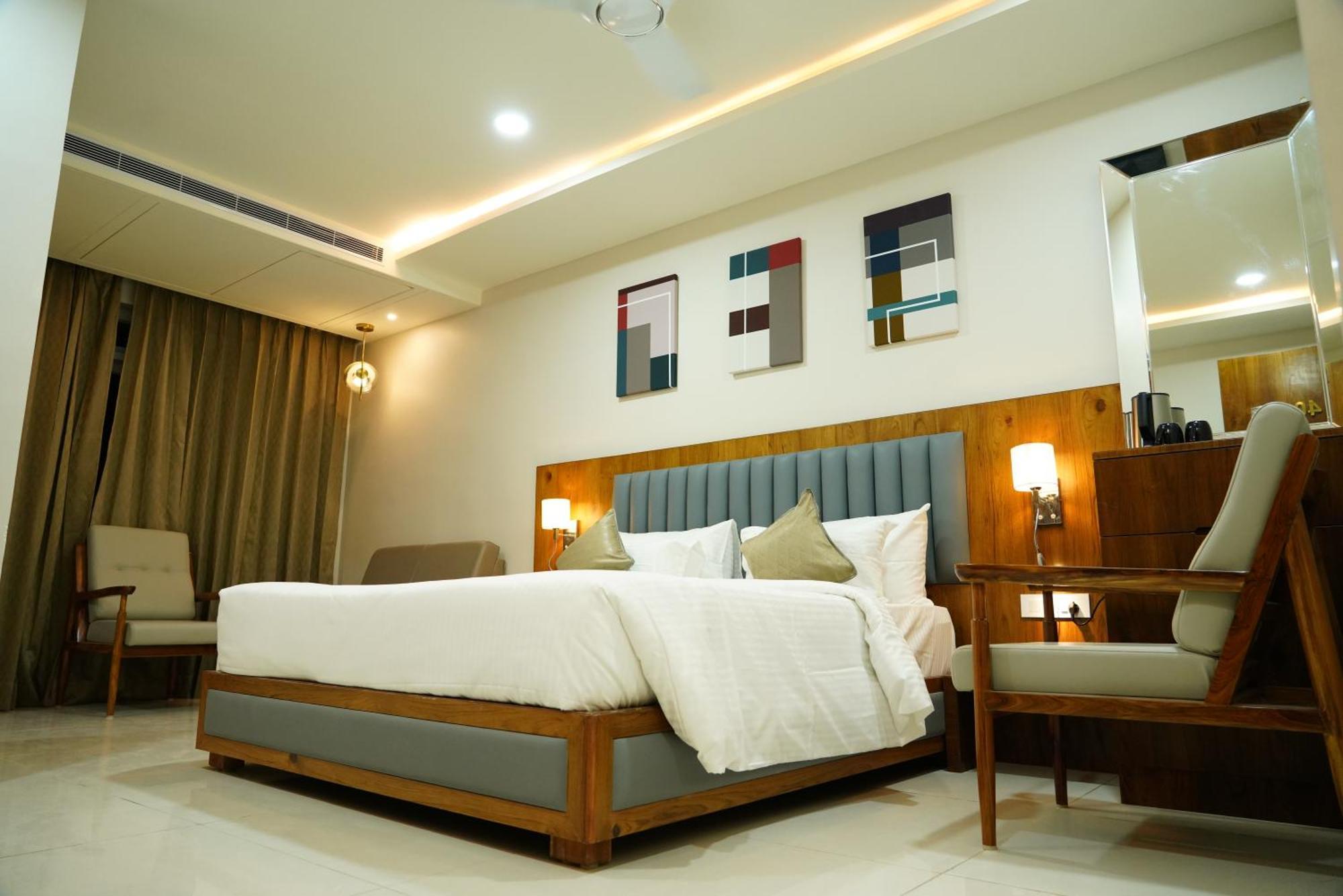 Hotel Pasupala Inn อนันตาปูร์ ภายนอก รูปภาพ