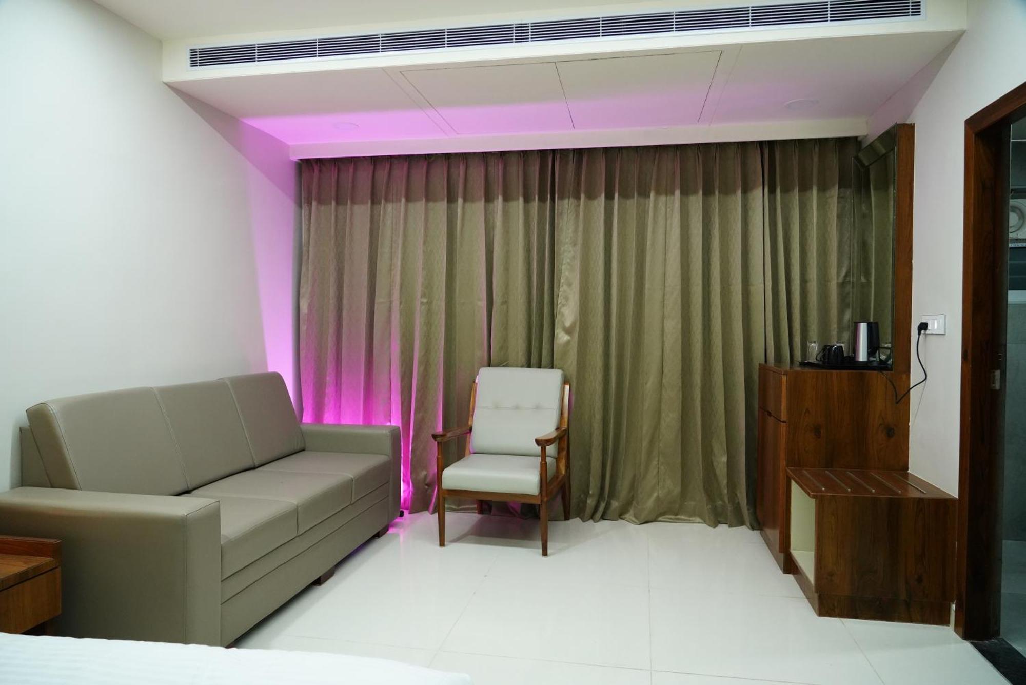 Hotel Pasupala Inn อนันตาปูร์ ภายนอก รูปภาพ