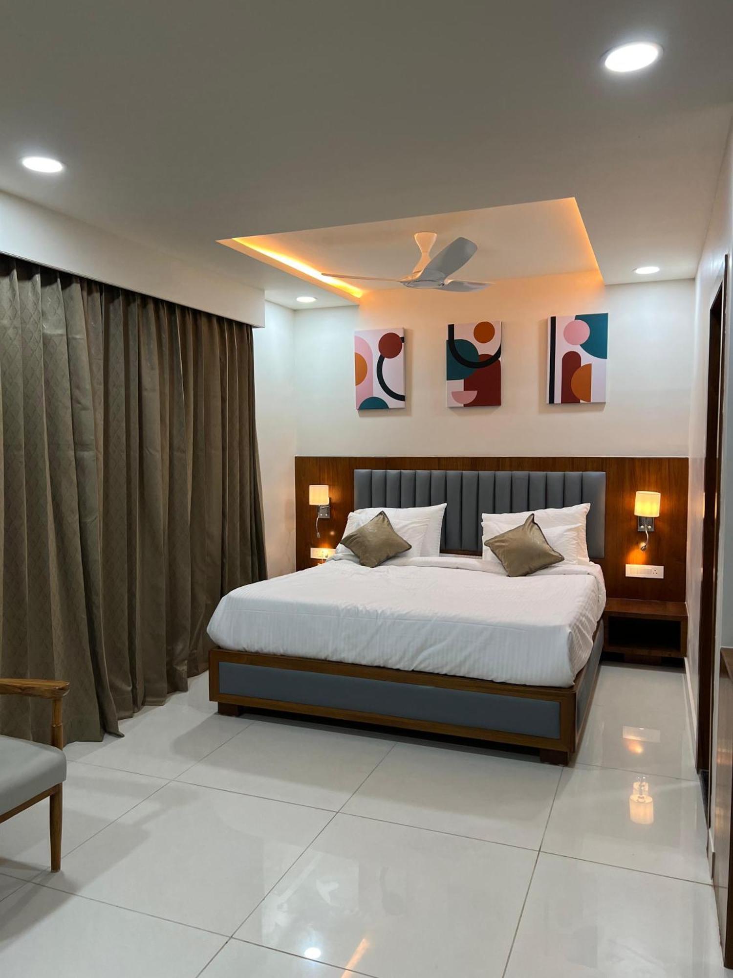 Hotel Pasupala Inn อนันตาปูร์ ภายนอก รูปภาพ